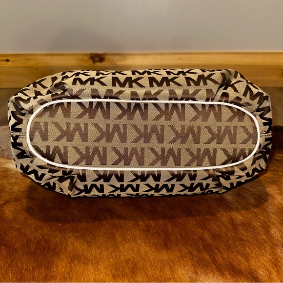 Michael Kors ring tote - Picture 5 of 10